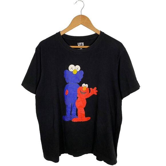 KAWS x Uniqlo Elmo Companion Tee Size L - Picture 1 of 6